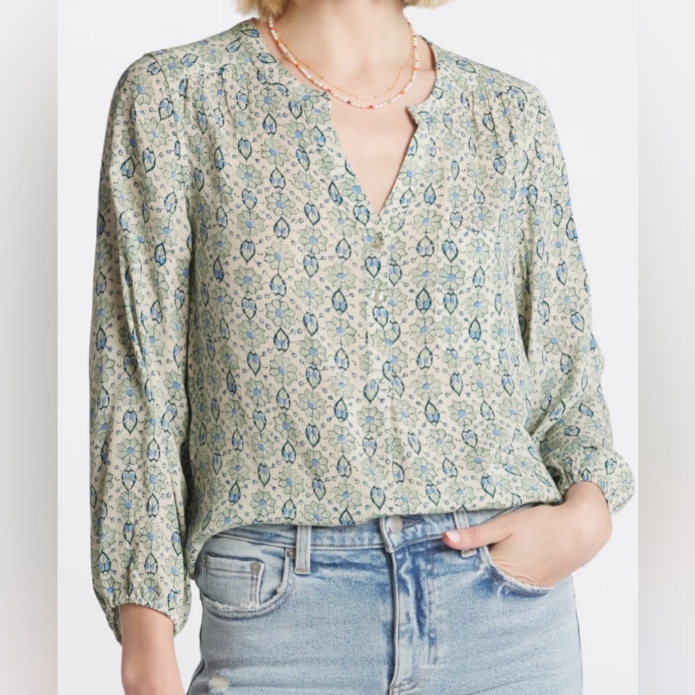 MARKET & SPRUCE
Prat Henley 3/4 Sleeve Blouse
Size XL